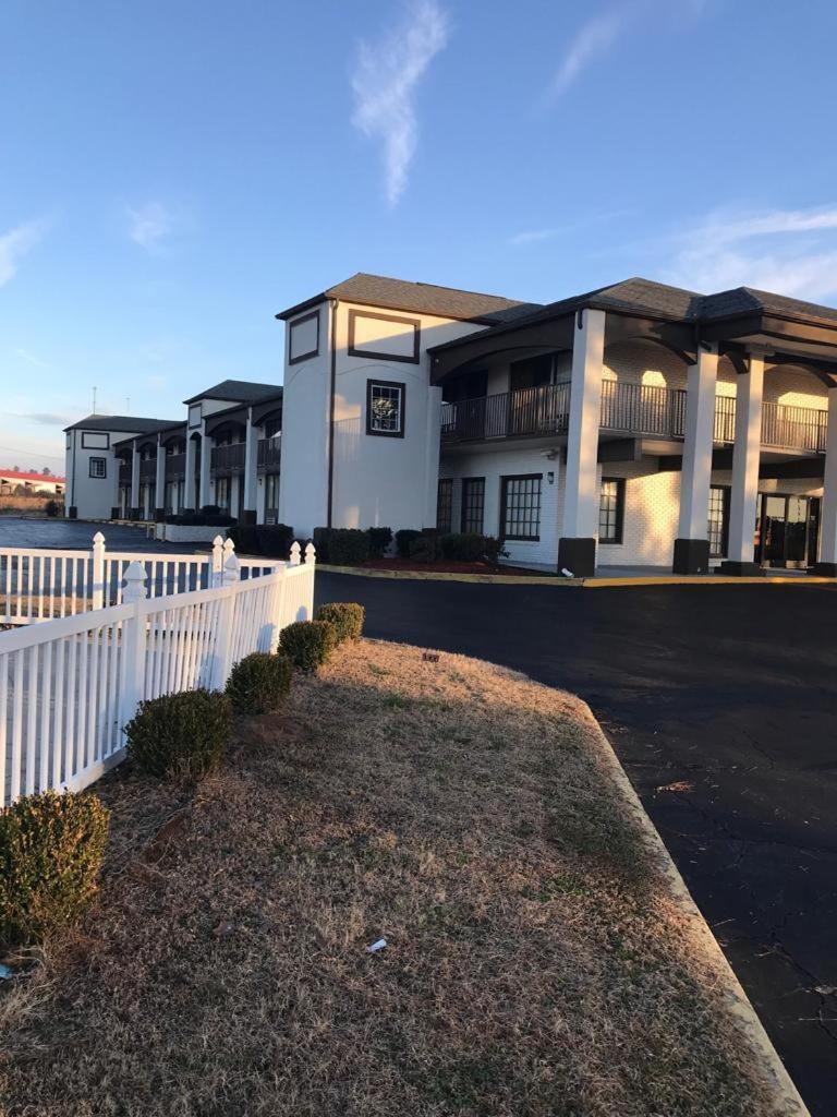 Americas Best Value Inn Holly Springs Eksteriør billede